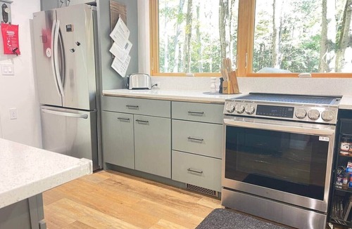 Hesperia House | 100-Acre Luxury, Dog-Friendly, Sleeps 8-10