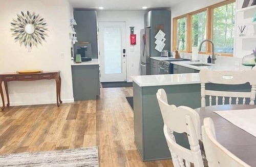 Hesperia House | 100-Acre Luxury, Dog-Friendly, Sleeps 8-10