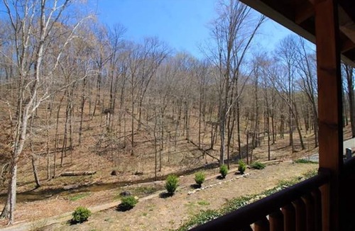 Franklin Cabin | 100 acres Nature lover’s PARADISE. hilly hiking trails & creeks. Upscale Cabin!
