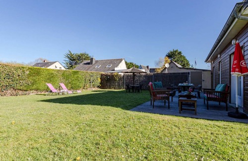 Saint-Laurent-sur-Mer Other | 100 m² Accommodation ∙ 3 bedrooms ∙ 6 guests