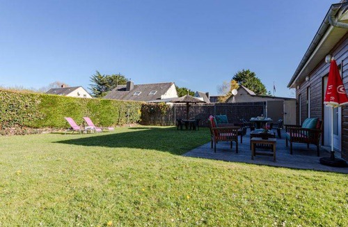 Saint-Laurent-sur-Mer House | 100 m² House ∙ 3 bedrooms ∙ 6 guests