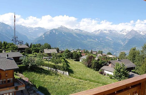 Saint-Pierre-de-Clages Apartment | 100 m² Apartment ∙ 3 bedrooms ∙ 6 guests