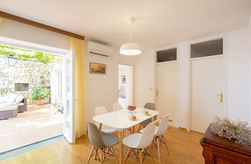 Municipality of Dubrovnik Apartment | 100 m² Apartment ∙ 3 bedrooms ∙ 7 guests