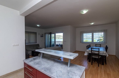 Municipality of Trogir Apartment | 100 m² Apartment ∙ 3 bedrooms ∙ 6 guests