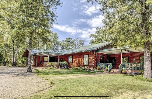 Quinlan House | $100 off June Special *WATERFRONT* Lake Tawakoni Log House