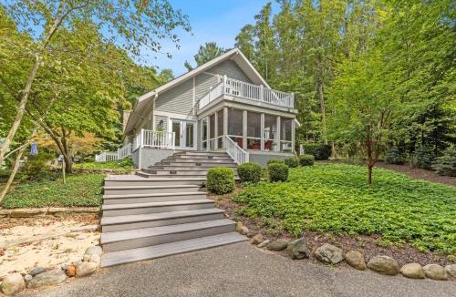 Fennville Villa | 100 private beach frontage on LK MI Hot tub