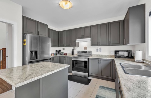 Thorold House | 100% Private & Spotless ~4BR ~Fresh Linens