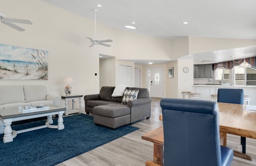 Discovery Bay House | 100% remodeled in 2020-Large deck w/jacuzzi, paddle boards, & ping pong table!