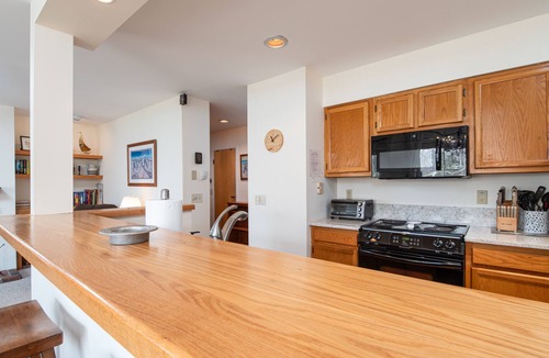 Warren Condo | 100 Snow Creek 2 Bedroom Condo