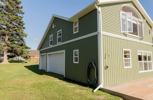 Chelton House | 100 steps out front to your red sandy beach!