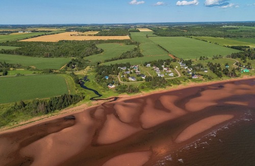 Chelton House | 100 steps out front to your red sandy beach!