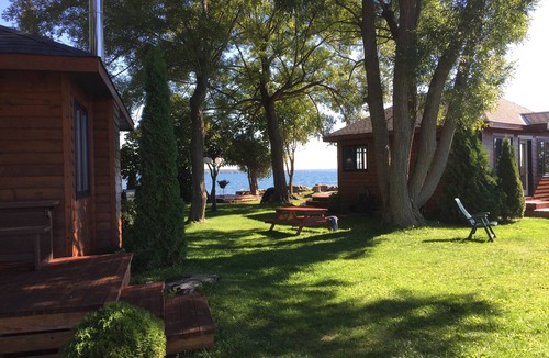 Leeds and the Thousand Islands Cottage | 1000 islands private island