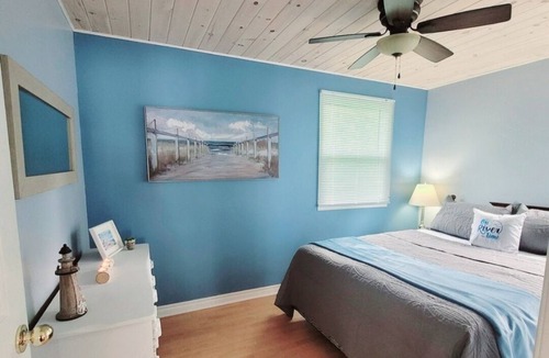 Howe Island Cottage | 1000 Islands River Retreat