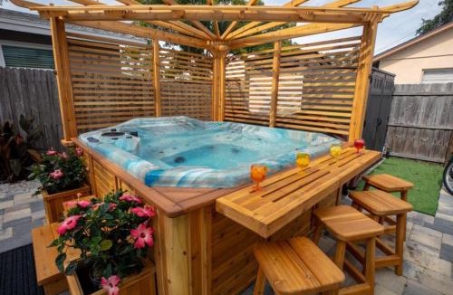 Dunedin House | 1000 Oaks Cottage