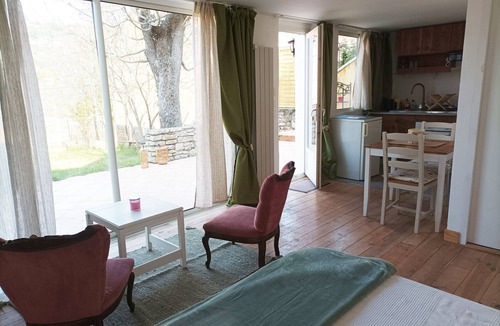 Apt House | 1001 Ocres