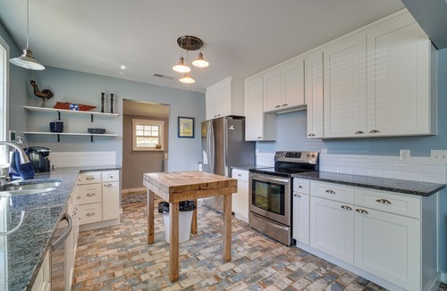 Knoxville Cottage | '1001 Sevier Bungalow': 2 Mi to Neyland Stadium!