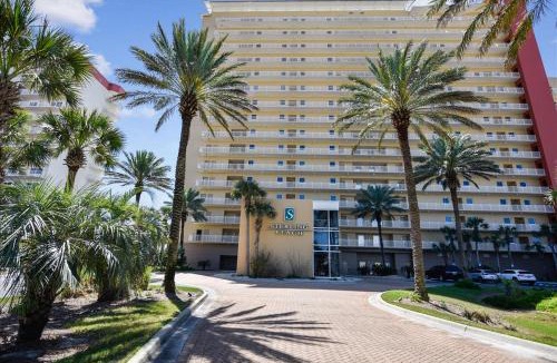 Thomas Drive Apartment | 1005 Sterling Beach