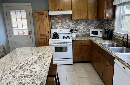 Laurens House | 1008 on Ten - minutes to All Star Village, quiet setting