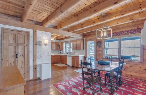 Town of Torrey Cabin | 100ft Private Lakefront + Dock -Fire pit + Decks -Wine Trail Sleeps 6