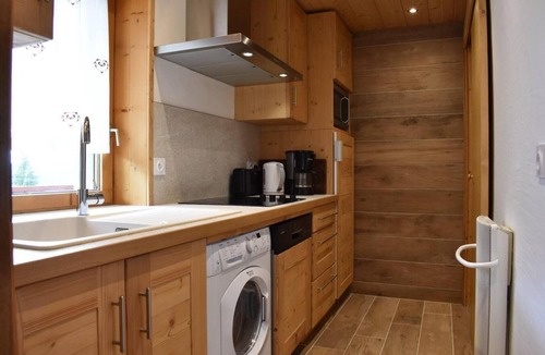 Meribel Centre Apartment | 100m from resort center, balcony, tv, ski locker, 105m², Méribel