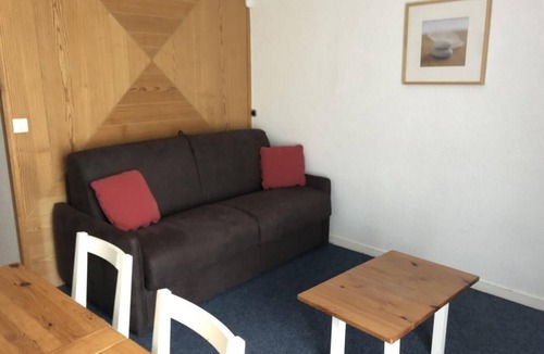 Eaux-Bonnes Apartment | 100m from resort center, 3rd floor, view ski slopes, balcony, tv, 29m², Gourette