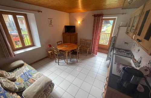 Areches Apartment | 100m from resort center, parking, television, 30m², Arêches-Beaufort