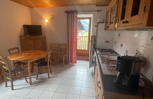 Areches Apartment | 100m from resort center, parking, television, 30m², Arêches-Beaufort