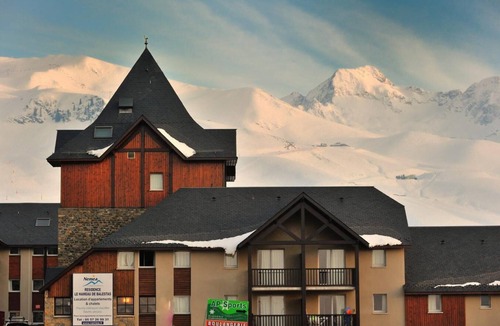 Peyragudes Apartment | 100m from resort center, 1st floor, jacuzzi, hammam, balcony, tv, ski locker, 36m², Peyragudes