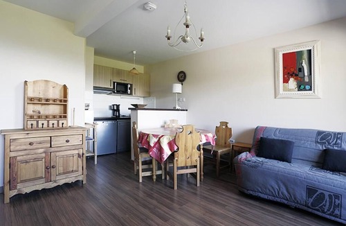 Peyragudes Apartment | 100m from resort center, 2nd floor, view valley, jacuzzi, hammam, parking, tv, ski locker, 40m²