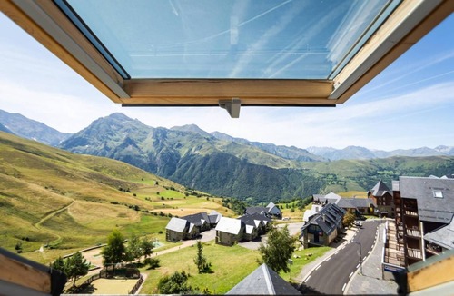 Peyragudes Apartment | 100m from resort center, 3rd floor, jacuzzi, hammam, balcony, tv, ski locker, 23m², Peyragudes