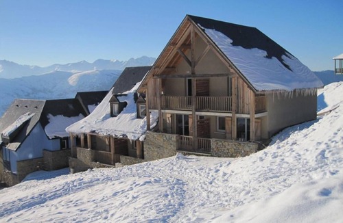 Peyragudes Apartment | 100m from resort center, Ground floor, jacuzzi, hammam, balcony, tv, ski locker, 55m², Peyragudes
