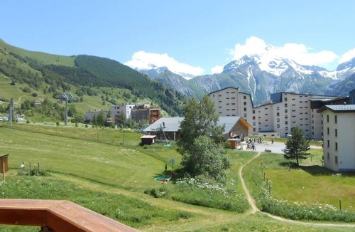 Venosc Apartment | 100m from resort center, 4th floor, view mountain, balcony, parking, tv, ski locker, 42m²