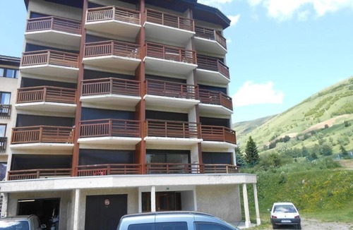 Venosc Apartment | 100m from resort center, 4th floor, view mountain, balcony, parking, tv, ski locker, 42m²