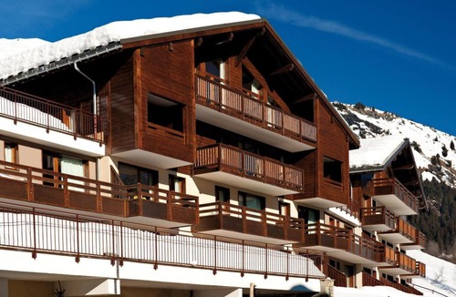Hauteluce Apartment | 100m from shops, swimming pool, terrace, balcony, tv, 30m², Les Saisies
