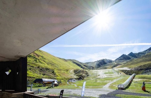 Peyragudes Apartment | 100m from ski slopes, 1st floor, view valley, sauna, jacuzzi, hammam, parking, tv, ski locker, 42m²