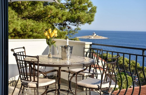 Krizni rat Villa | 100m from the beach,1,5km from theHvar old town.Infinity pool and quiet location