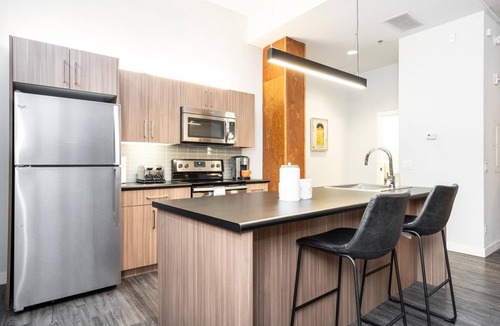 Exchange District Condo | (101)Exchange District + 2BR 1.5Bath+ Parking (165)