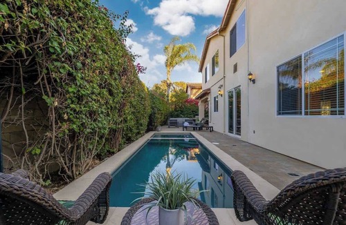 Lake Balboa House | 101 Luxurious Home near Universal Studios Pool/Spa