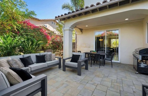 Lake Balboa House | 101 Luxurious Home near Universal Studios Pool/Spa