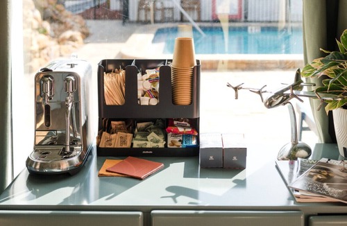 Bay Esplanade Apartment | 101 · ☀Pool✔ Beach✔ Self Checkin✔ Free Parking✔
