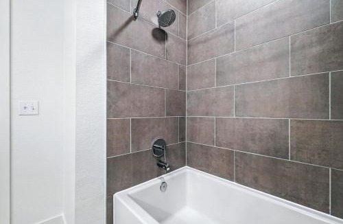 Fort Worth Apartment | 101 Stylish Condo, Resort Amenities, Near Stockyards