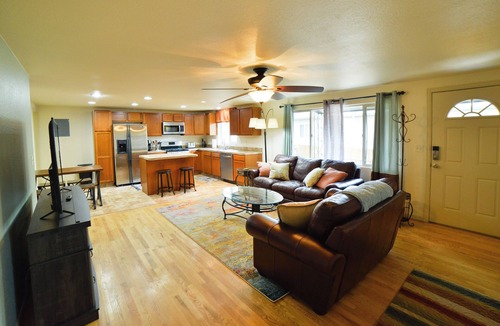 Central Colorado Springs Cottage | 1014b Swope