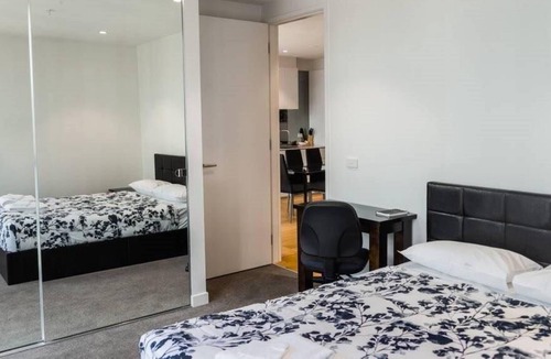 Carlton South Apartment | 1016 Premium Luxury 3 Bed CBD Modern Apt