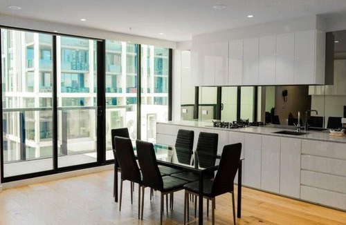 Carlton South Apartment | 1016 Premium Luxury 3 Bed CBD Modern Apt