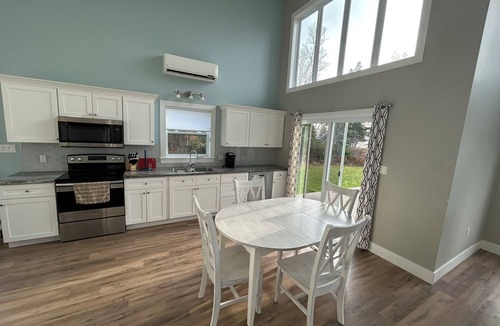 Points East Cottage | 102 Albion Crescent