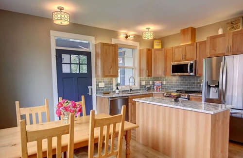 Oroville House | 102 Firerock Lane at Veranda Beach