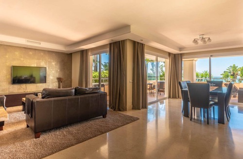 New Golden Mile Apartment | 102 Luxury Serv Apart-Estepona 3 Bed, 28c Heated 20m Pool, Jacuzzi - an Oasis