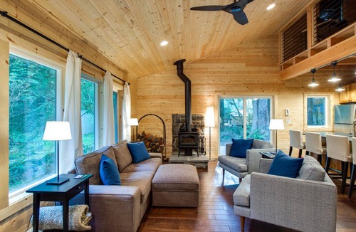 Glacier Cabin | 102 m² Cabin ∙ 2 bedrooms ∙ 8 guests