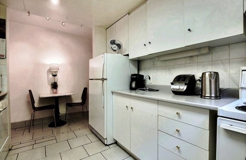 Cote-Des-Neiges—Notre-Dame-De-Grace Apartment | #102 Warm & Tastefully Furnished - Great Location