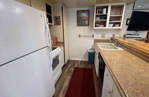 Mammoth Lakes Condo | 103 Premium by RedAwning